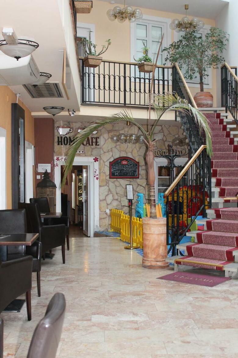 Hostal Enjoy Inn