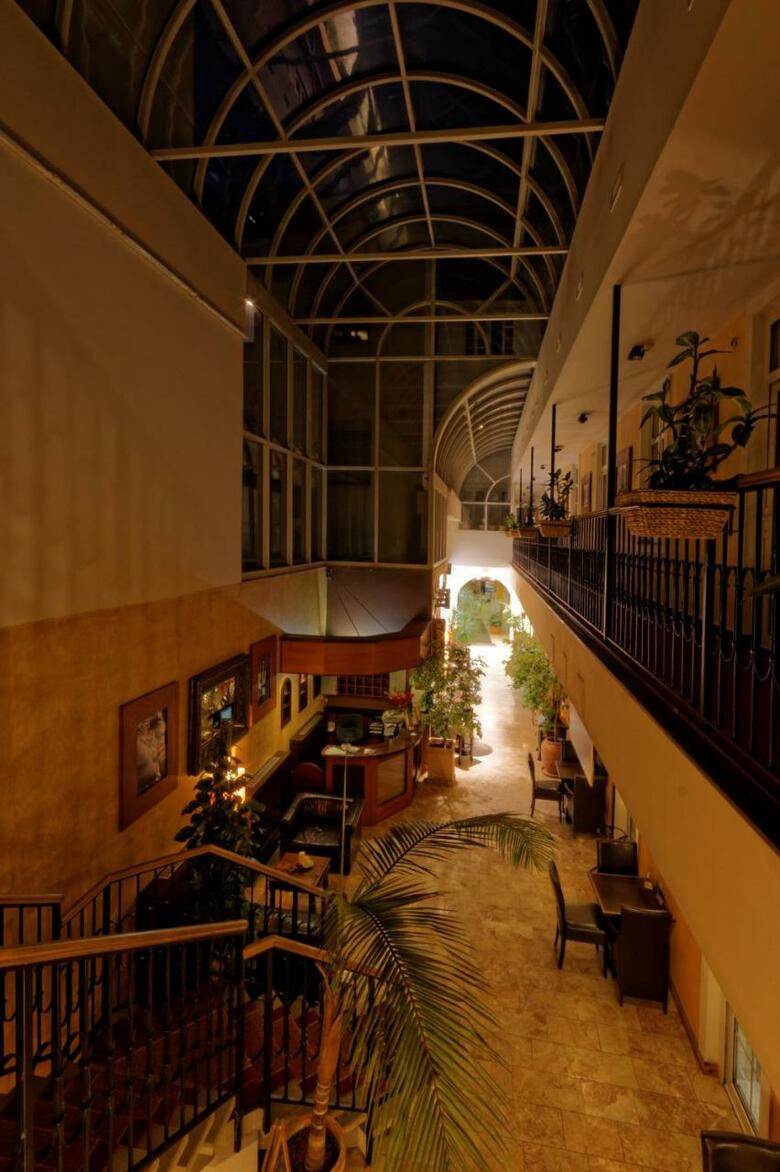 Hostal Enjoy Inn