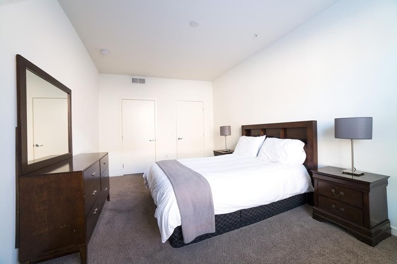 Wilshire Place Apartment