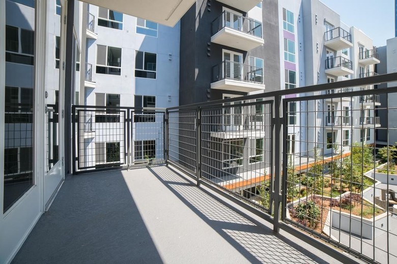 Wilshire Center Apartment