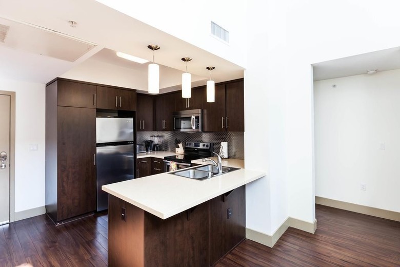 Heaven On Hollywood Furnished Apartments