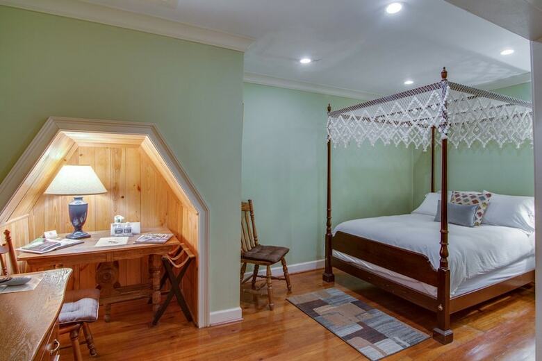 27 State Street Bed & Breakfast