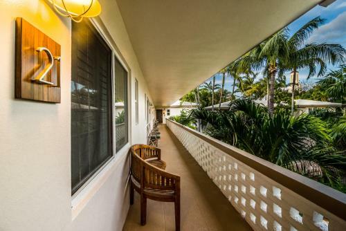 Crane's Beachhouse Hotel & Tiki Bar