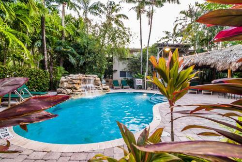 Crane's Beachhouse Hotel & Tiki Bar