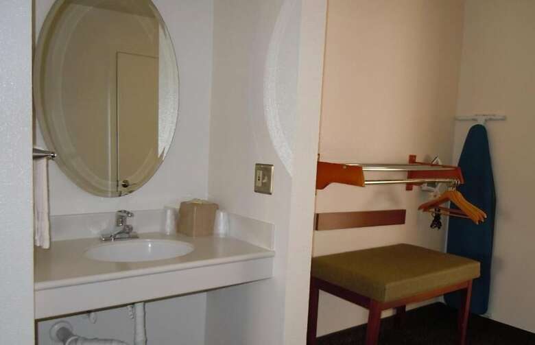 Motel Airport Inn