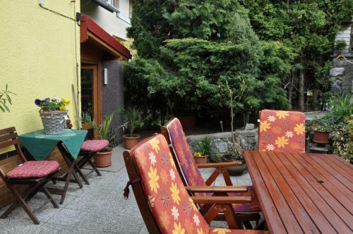 Hostal Pension Nika