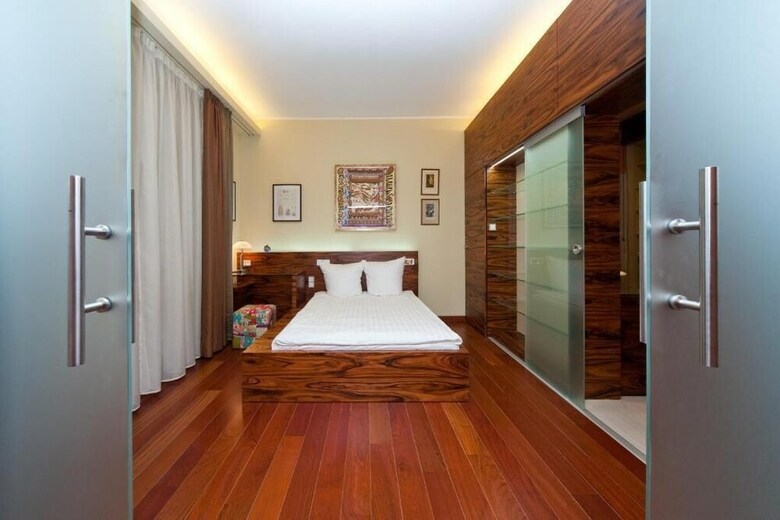Merchant's Avenue Hotel
