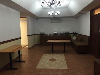 Hotel Mar�a Luisa Inn & Suites