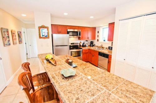 Alii Kai Oceanfront Villa