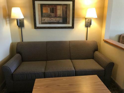 Hotel Expressway Suites Of Bismarck