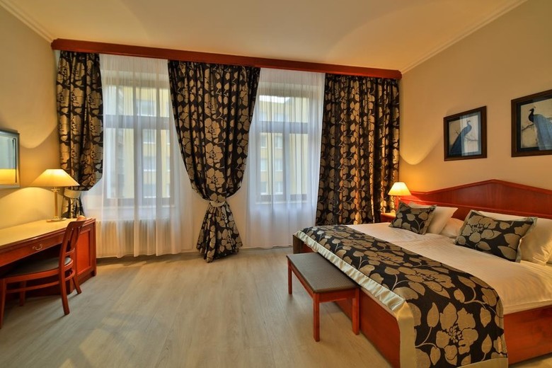 Carlton Hotel