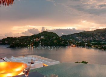 Tentaciones Hotel & Lounge Pool