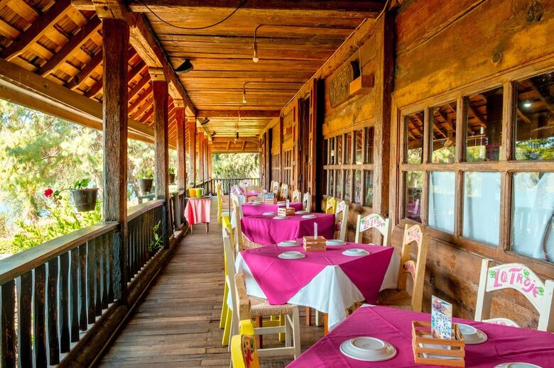 Hotel Zirahuen Forest And Resort