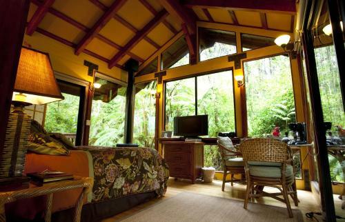 Bed & Breakfast Volcano Village Lodge