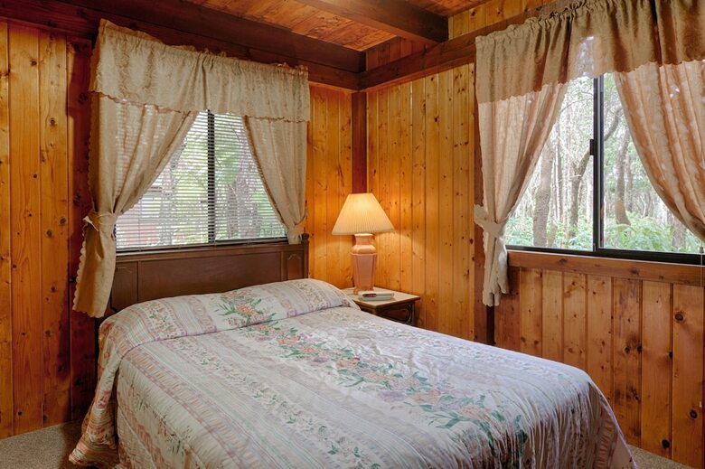 Lava Lodge At Hale Kilauea