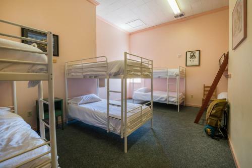 Hi - Monterey Hostel
