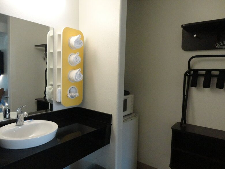 Motel 6 - Downtown Monterey