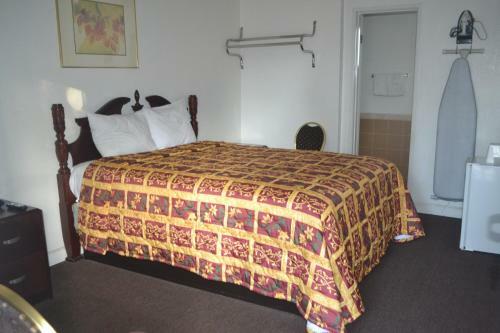 Searle Motel