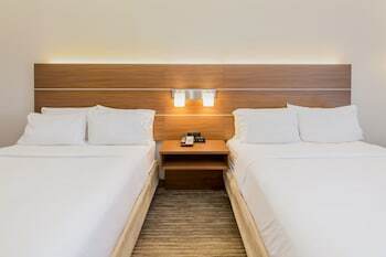 Hotel Holiday Inn Express Orange Beach - On The Beach