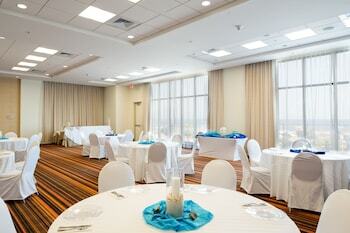 Hotel Holiday Inn Express Orange Beach - On The Beach