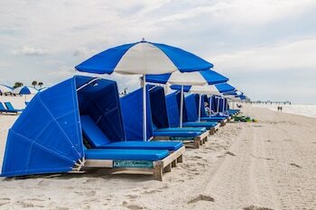 Hotel Holiday Inn Express Orange Beach - On The Beach