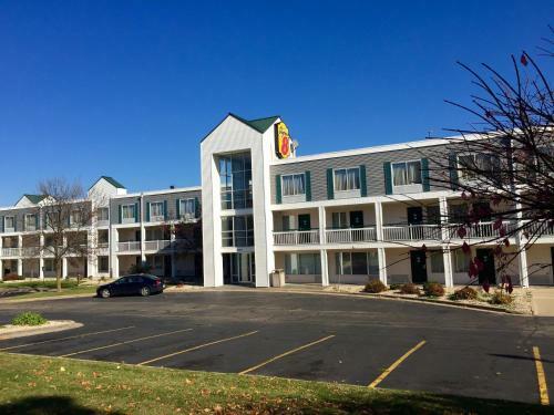 Hotel Super 8 Madison East