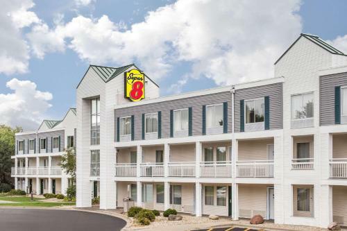 Hotel Super 8 Madison East