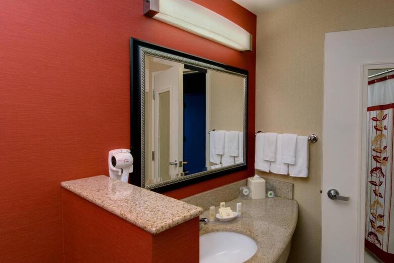 Hotel Courtyard By Marriott Madison-east