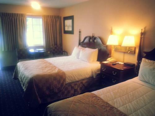 Mackinaw City Clarion Hotel Beachfront