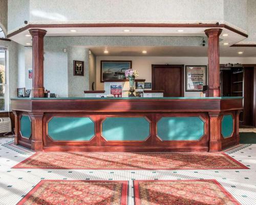 Mackinaw City Clarion Hotel Beachfront