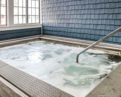 Mackinaw City Clarion Hotel Beachfront