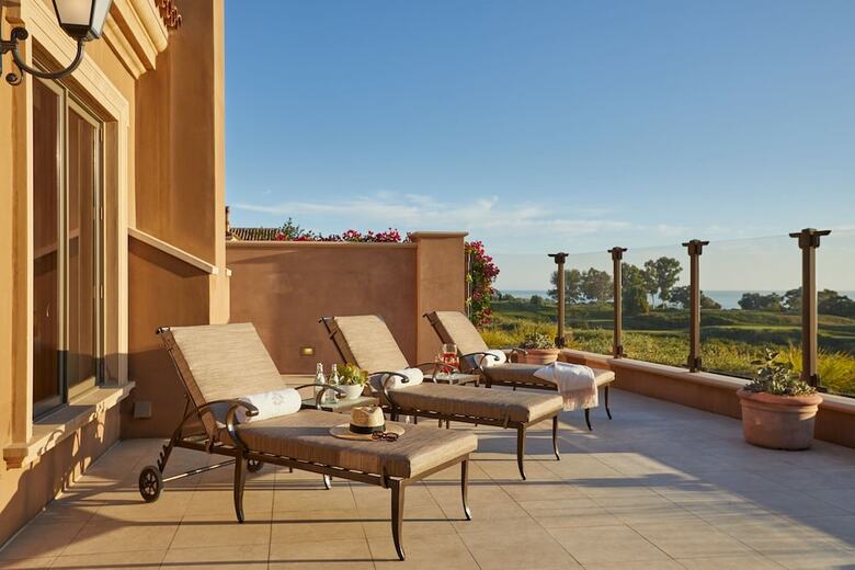 Hotel Resort At Pelican Hill