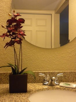 Eastland Suites Hotel & Conference Center