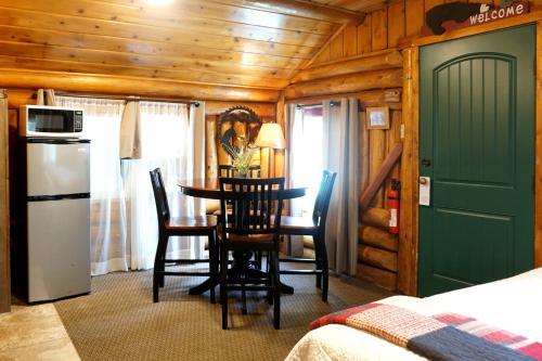 Motel Moose Creek Cabins