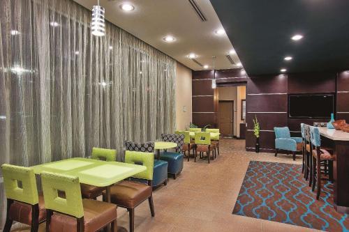 Hotel La Quinta Inn And Suites Cotulla