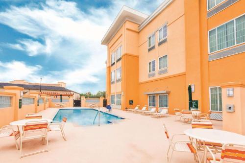 Hotel La Quinta Inn And Suites Cotulla