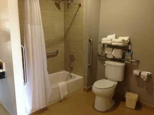 Hotel Quality Inn & Suites
