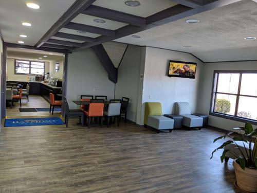 Hotel Alpine Lodge & Suites