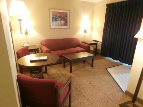 Hotel Clinton Inn & Suites