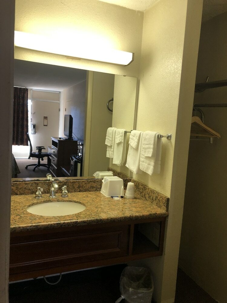 Hotel Americas Best Value Inn - Wilson