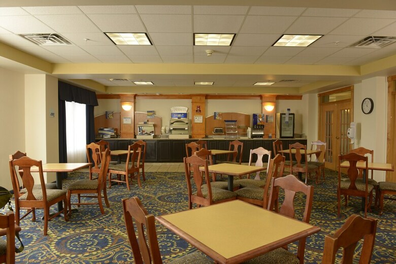 Holiday Inn Express Hotel & Suites - Wilson - Downtown