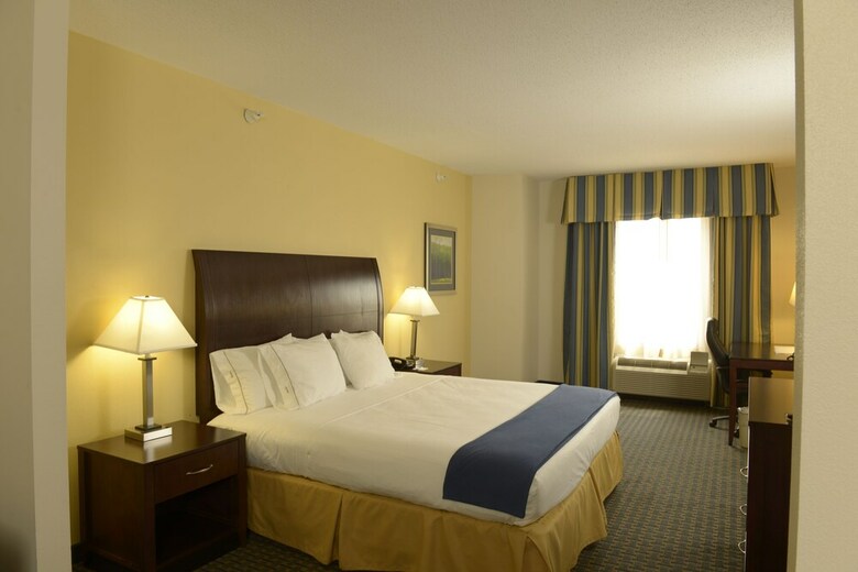 Holiday Inn Express Hotel & Suites - Wilson - Downtown