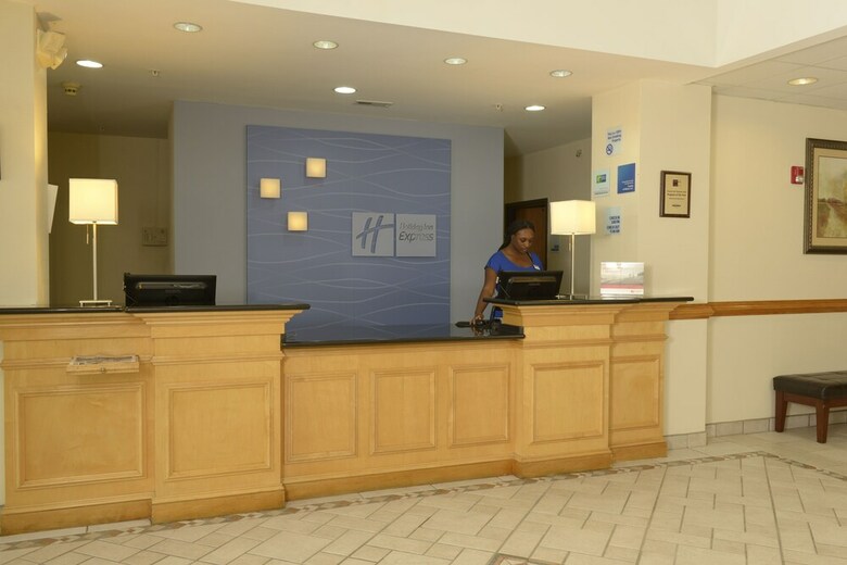 Holiday Inn Express Hotel & Suites - Wilson - Downtown