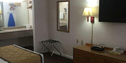 Motel Americas Best Inn - Calhoun