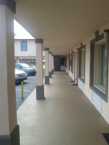Motel Americas Best Inn - Calhoun