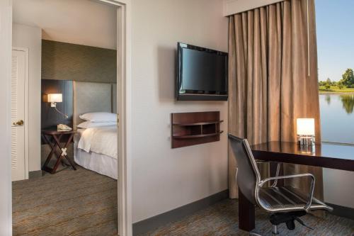 Hotel Sheraton Suites Chicago Elk Grove