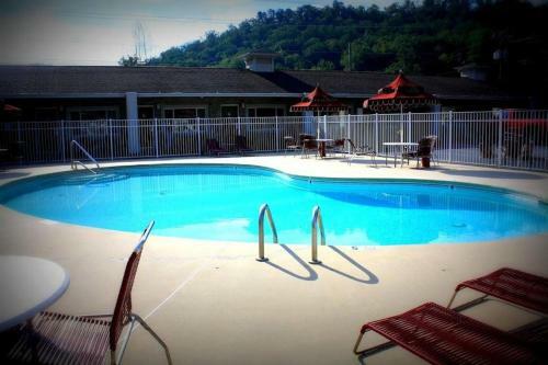 Cherokee Grand Hotel