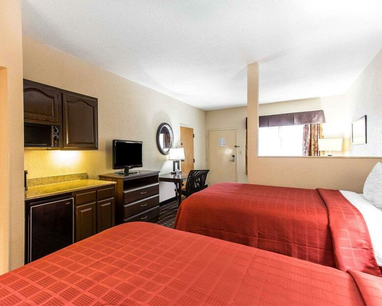 Hotel Quality Suites Convention Center - Hickory