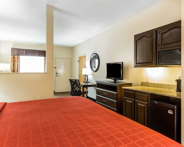 Hotel Quality Suites Convention Center - Hickory
