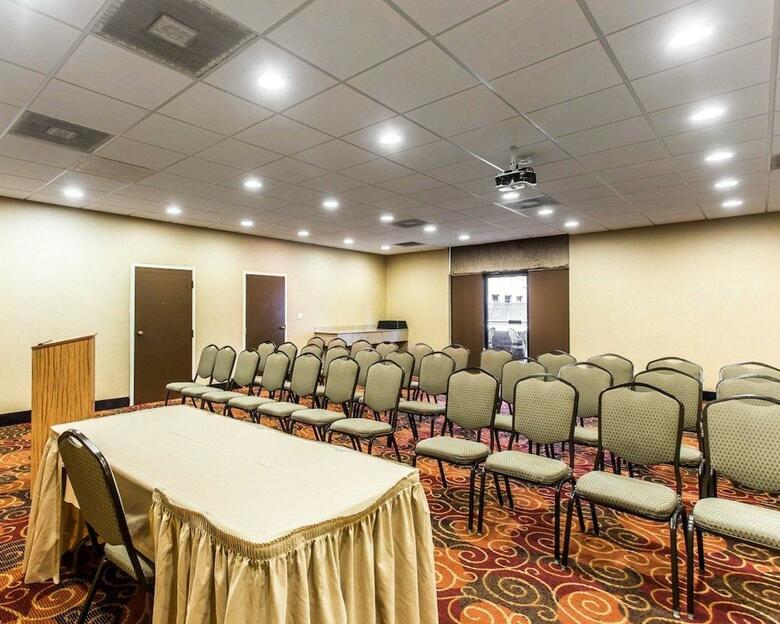 Hotel Quality Suites Convention Center - Hickory